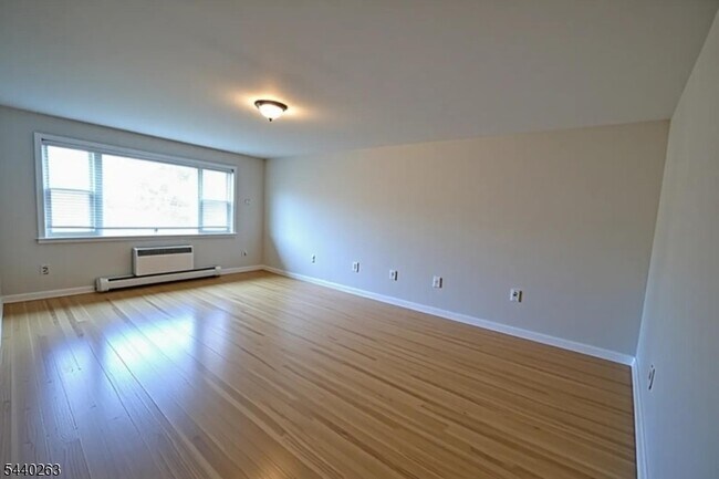 Photo - 605 Grove St