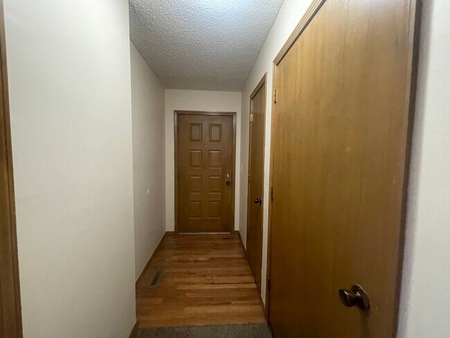 249 S Monte Vista Ave