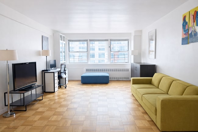 Photo - 404 E 66th St