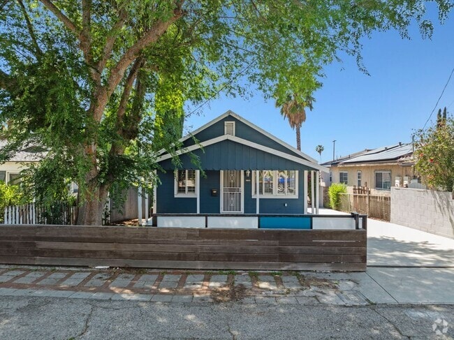 Building Photo - 10823 McVine Ave Rental