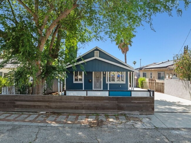 Photo - 10823 McVine Ave House