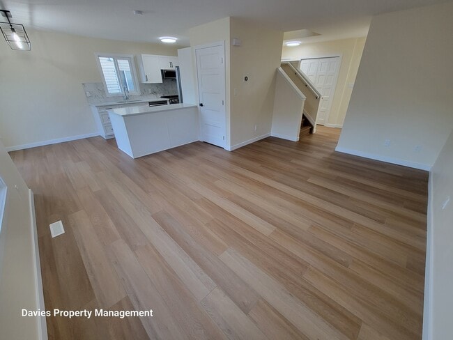 Photo - 2018 Garnett Way NW