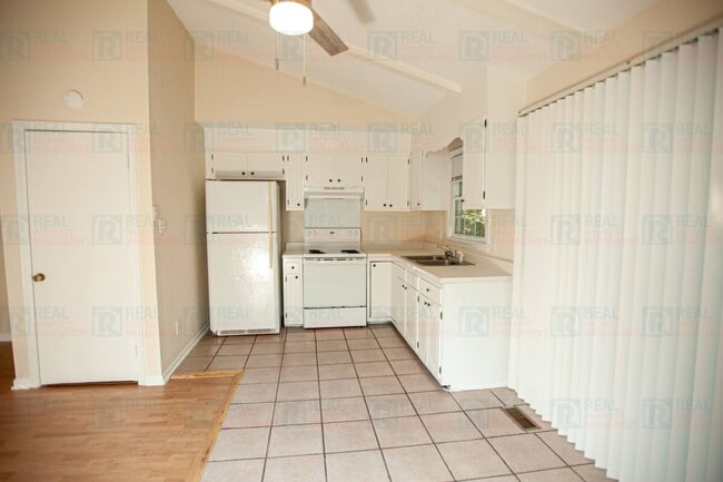 Photo - 8722 Rollingwood Rd