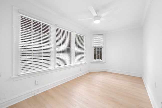 Photo - 2307-09 S. Clewis