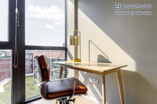 Photo - 211 W Scott St Unidad FL6-ID1298