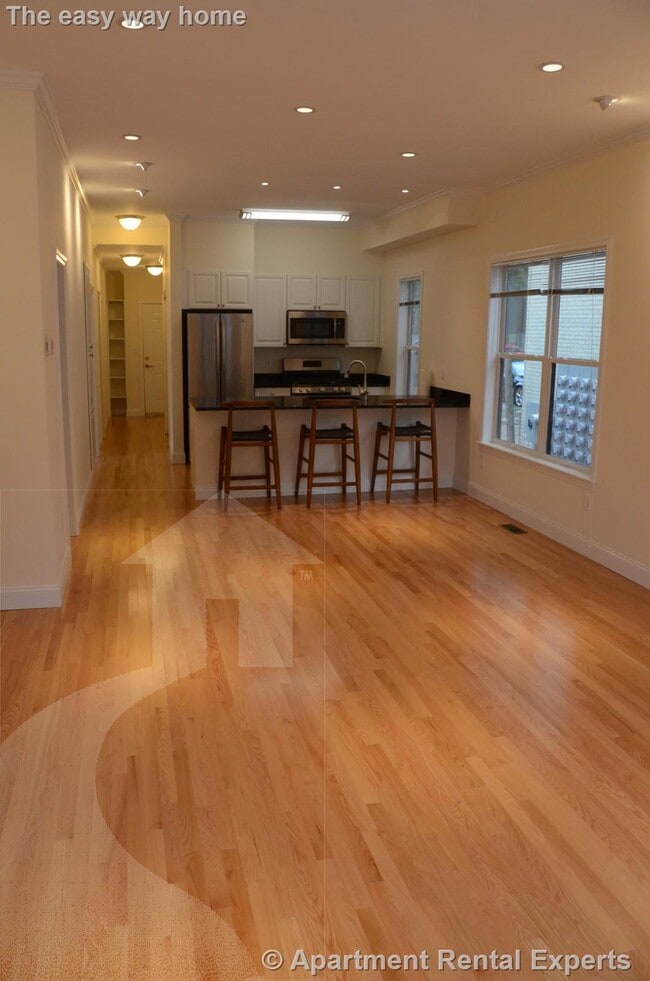 Building Photo - 15 Langdon St Unit #1