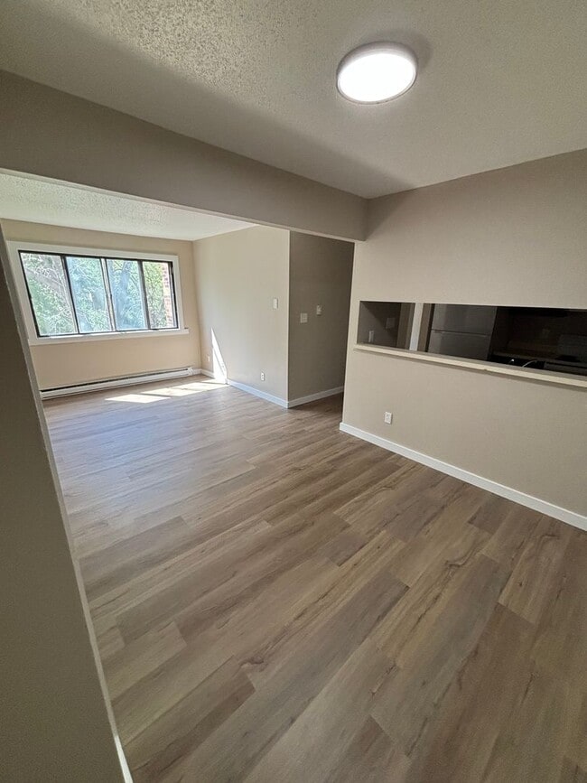 Fairview Apartments - Fairview Apartments Unit E05
