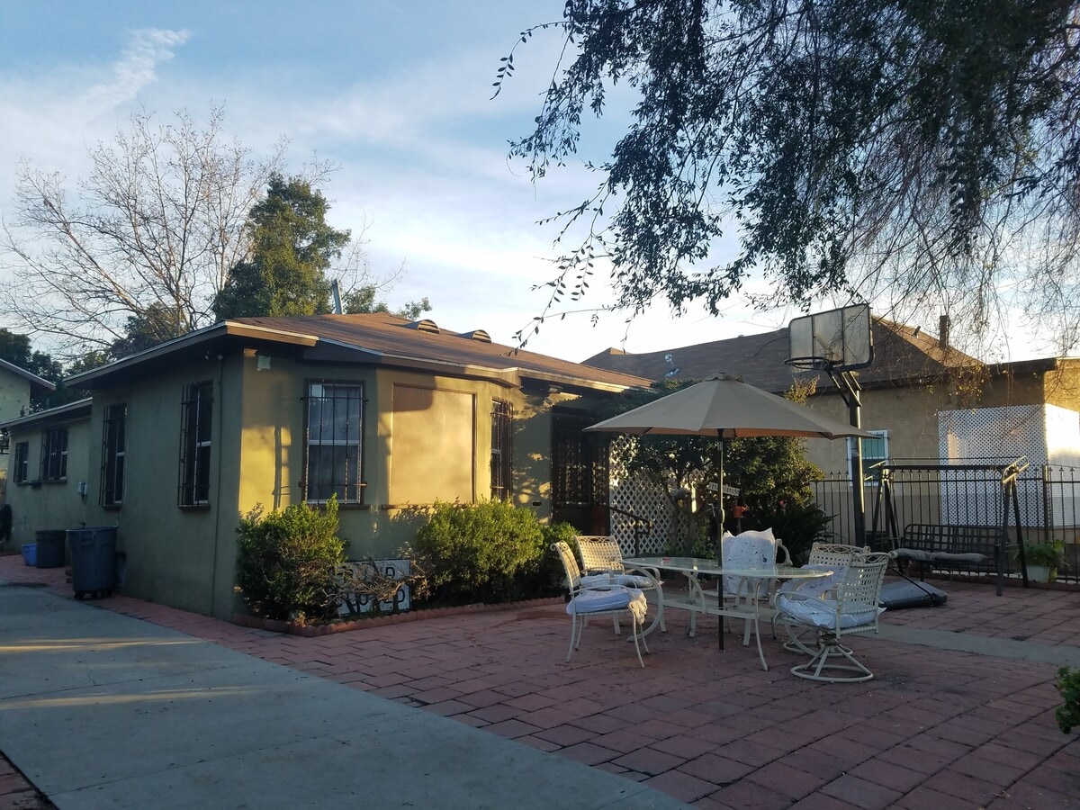 Photo - 1315 W 36th Pl House