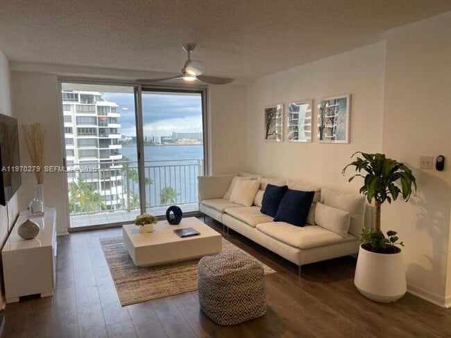 Building Photo - 770 Claughton Island Dr Unit 770 NE Claughton Island Dr # 1013