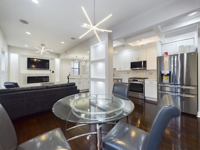 Photo - 5005 S Prairie Ave Unit 5005C