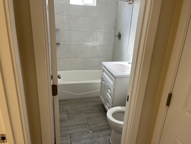 Photo - 2003 W Olympic Blvd