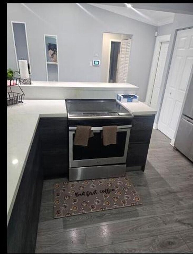 Photo - 750 SW 55th Ave