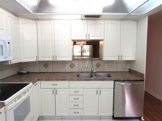 Photo - 2804 Victoria Way Unit E1