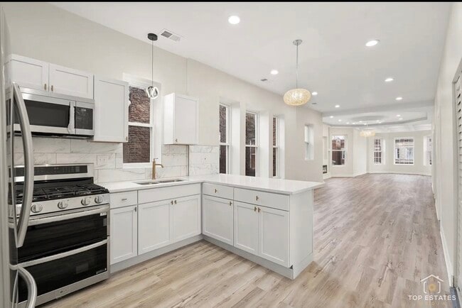 Photo - 5753 S Peoria St