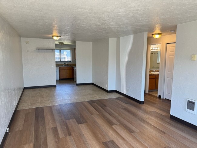 Photo - 2 bedroom 1 bath duplex in Cottage Grove!