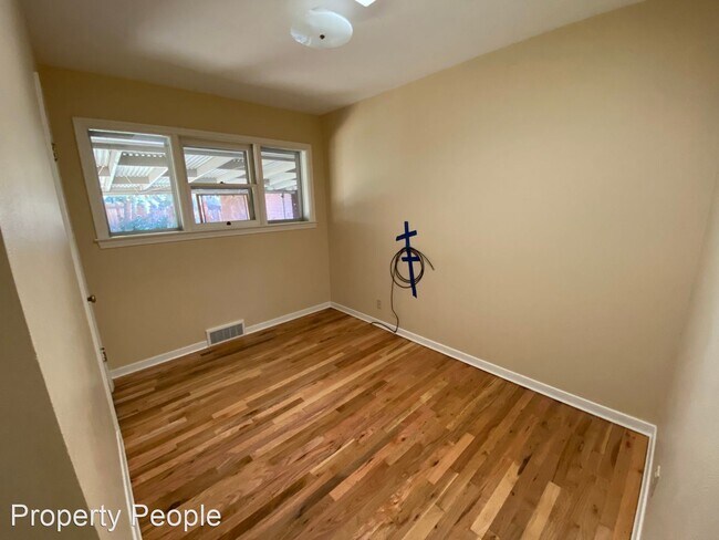 Photo - 3 br, 1.5 bath House - 604 N. Walnut