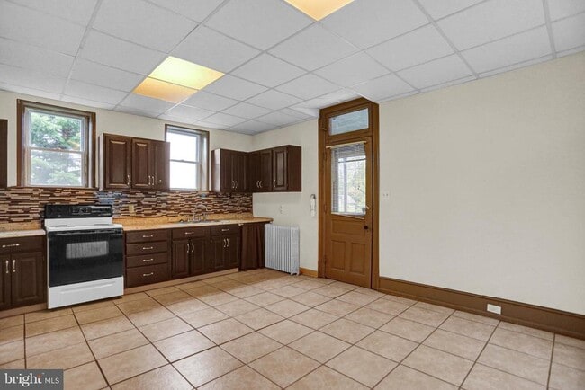 Building Photo - 1257 Eckert Ave