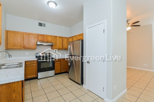 Photo - 149 W Lee St