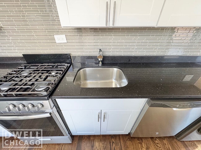 Photo - 923 W Waveland Ave Unit 1