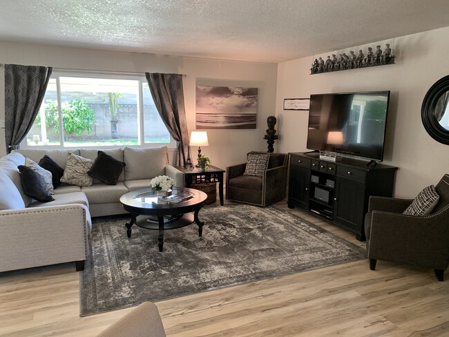 9062 Salmon Falls Dr Unit 3 Bed/2 bath