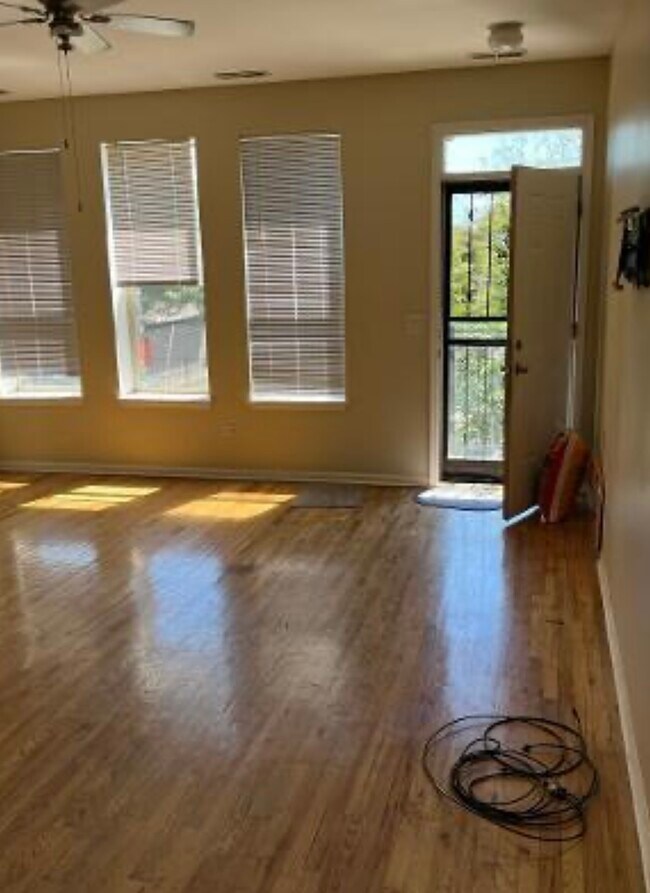 Photo - 2122 W Madison St Unidad 2