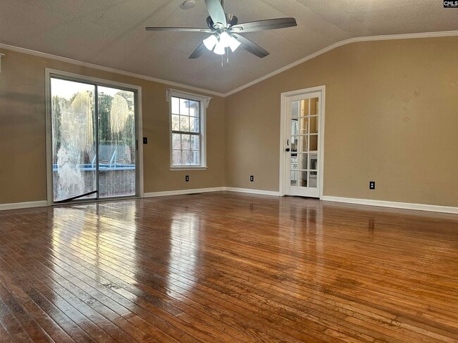 Photo - 221 Bentgrass Ln