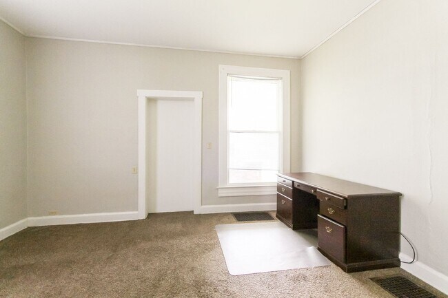 Photo - PRELEASING for AUGUST! Close to Campus: On... Unit 1507