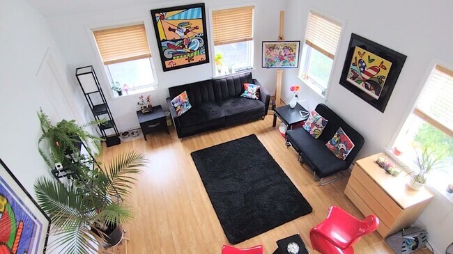 Photo - 170 Post Rd W