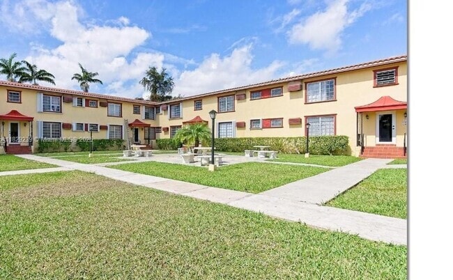 Building Photo - 661 SW 11th St Unit 22W Rental