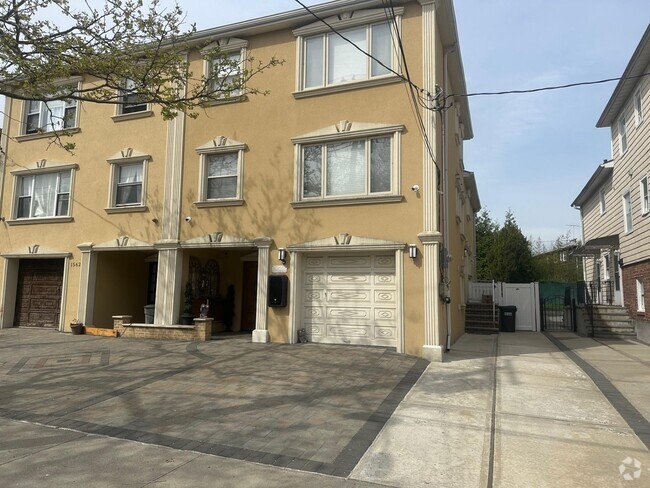 Building Photo - 15-60-60 209th St Rental