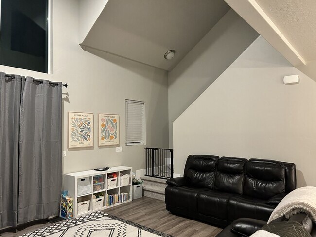 Photo - 914 S 2610 E