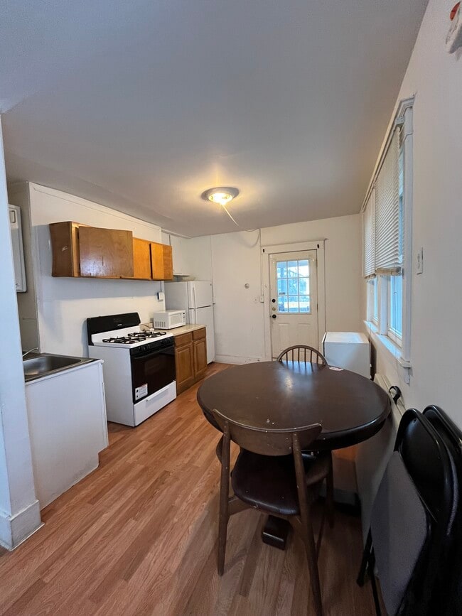 Building Photo - 6 Hamilton St Unit 2 Rental