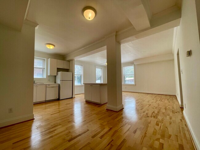 Photo - 4368 Lindell Blvd - Philip H. Barron Realty
