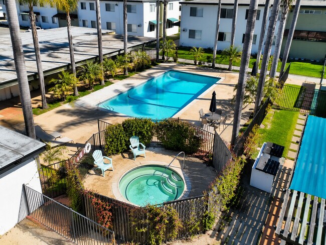Foothill Courtyards