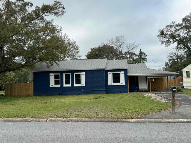 Building Photo - 107 SE Syrcle Dr Rental
