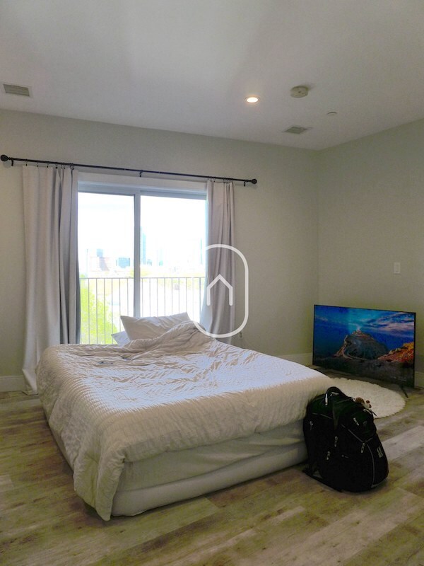 Photo - 714 Parker St