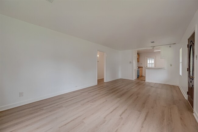 Photo - 2051 Santa Rosa St