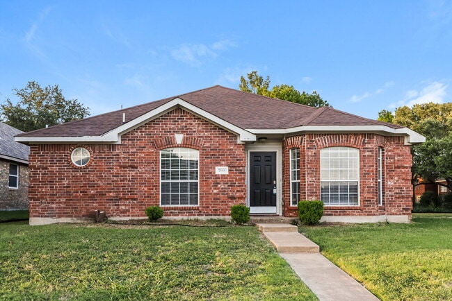 Building Photo - 2844 Claremont Dr