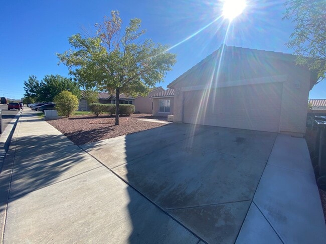 Building Photo - Henderson single story