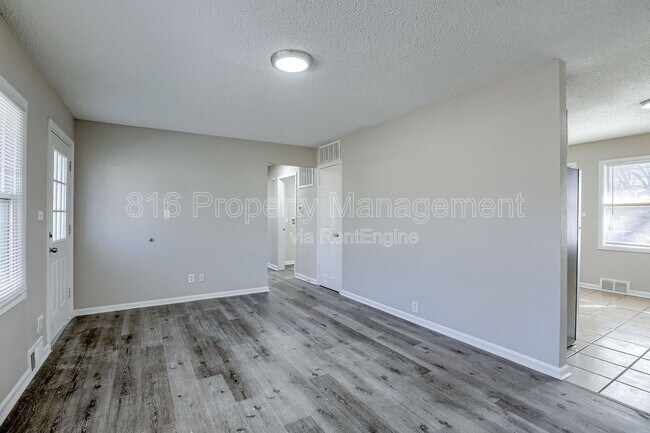 Photo - 11201 Crystal Ave
