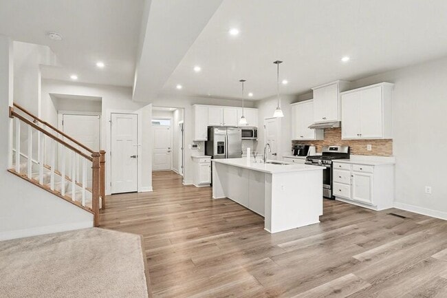 Photo - 484 Bridgepoint Dr