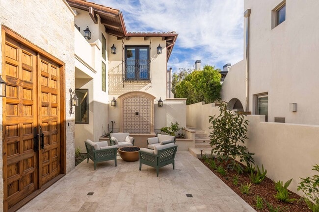 Photo - 2546 Manhattan Ave Casa