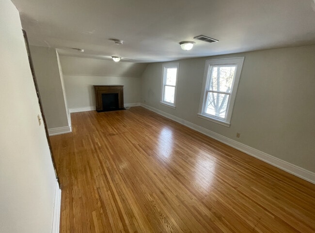 Photo - 188 Winspear Ave Unit Upper