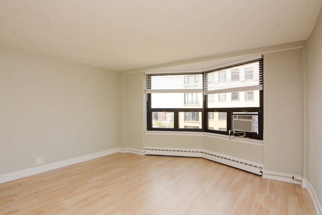 Photo - 450 W Wellington Ave Unit A13