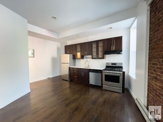 Building Photo - Fort Greene / Amazing and Spacious 3-Bed 2... Unit 2 Rental