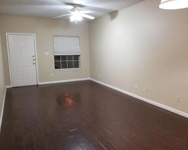 Photo - 2801 Southampton Way