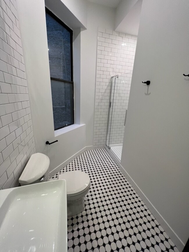 bath 1 - 905 S Miller St Unit Apt 2