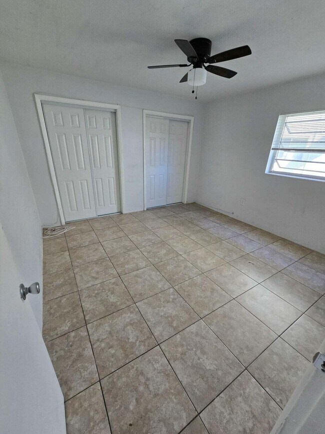 Photo - 2151 NE 168th St Unidad 3
