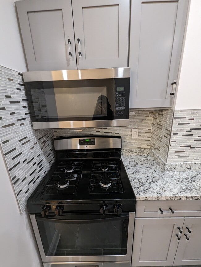 Photo - 290 Cornelia St Unidad 1