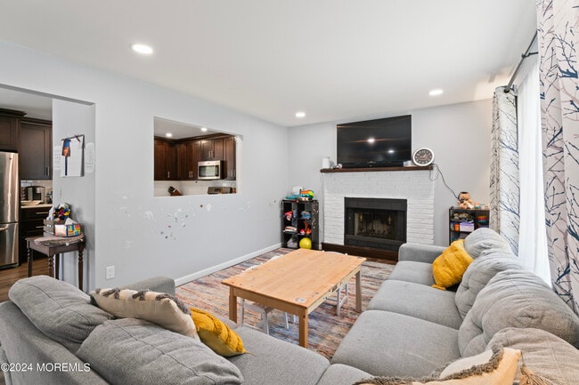 Photo - 573 Sumner Ave